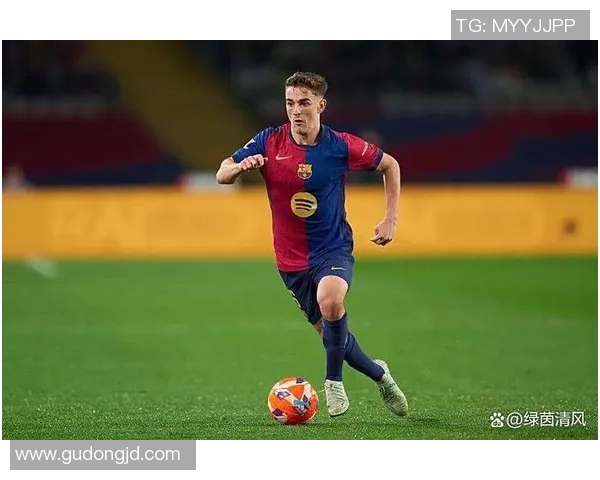 足球历史8号球星排名盘点 谁是足坛最具传奇色彩的8号位大师